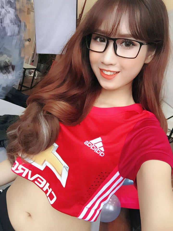 Ngoài công việc mẫu ảnh, sở thích của cô nàng là đi du lịch, ăn uống. Ngoài công việc mẫu ảnh, sở thích của cô nàng là đi du lịch, ăn uống.