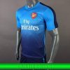 Mẫu áo đấu Arsenal sân khách 2017 2018 màu xanh