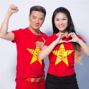 Áo cờ đỏ sao vàng cổ vũ bóng đá U23 Việt Nam tại AFC Cup 2018