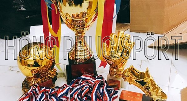 Huy chương cúp quả bóng vàng, đôi giày vàng và đôi tay vàng