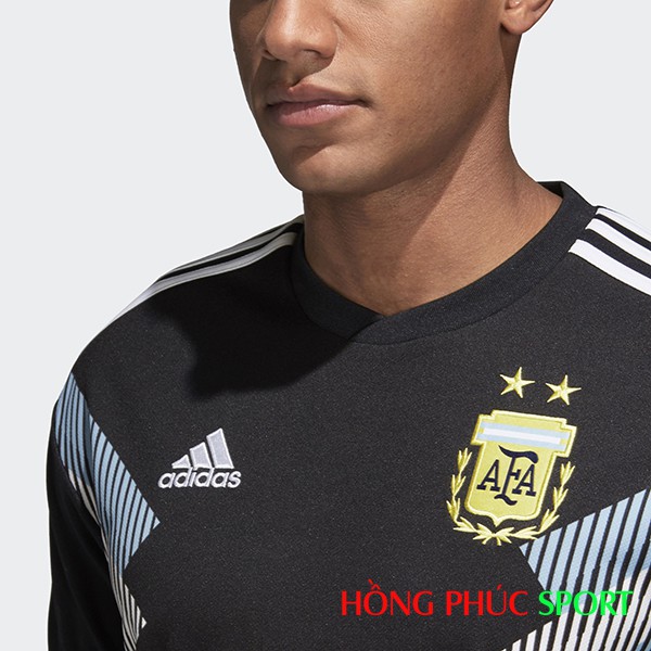 Logo Adidas và huy hiệu Argentina