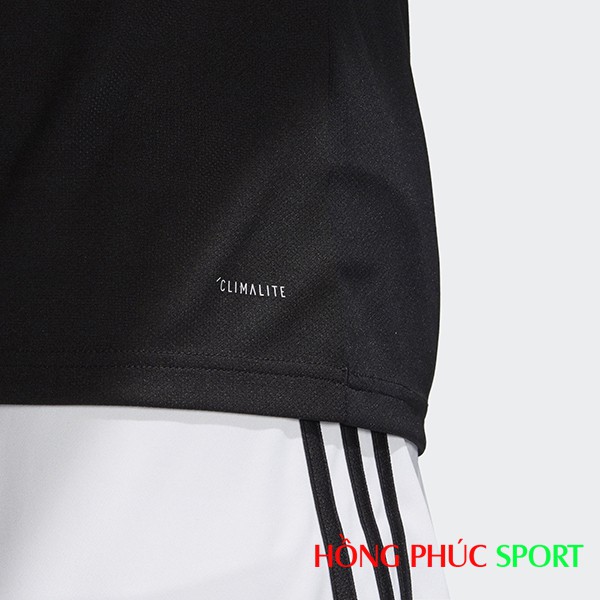 Quần Argentina với đặc trưng 3 sọc của Adidas