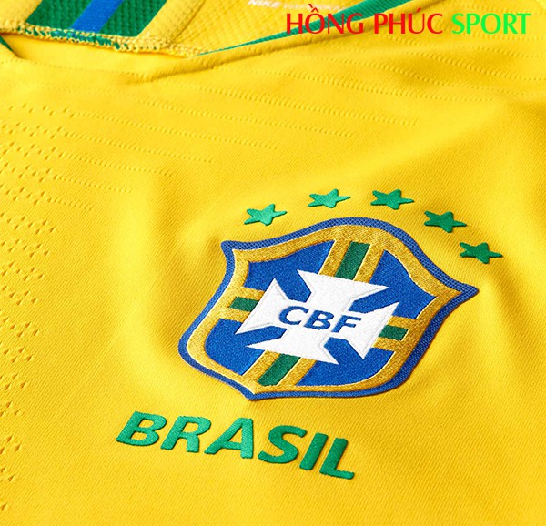 Huy hiệu trước ngực của áo đấu sân nhà Brazil World Cup 2018