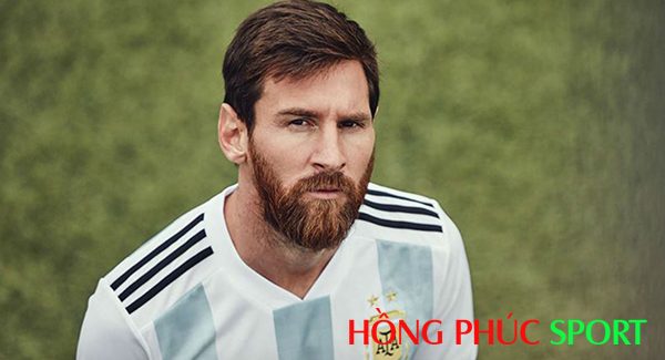 Siêu sao Messi nổi bật trong áo đấu sân nhà đội tuyển Argentina