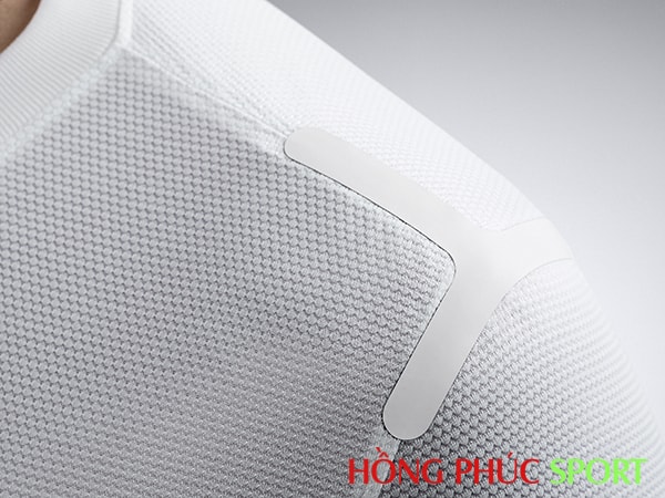 Vai áo được thiết kế rất chi tiết