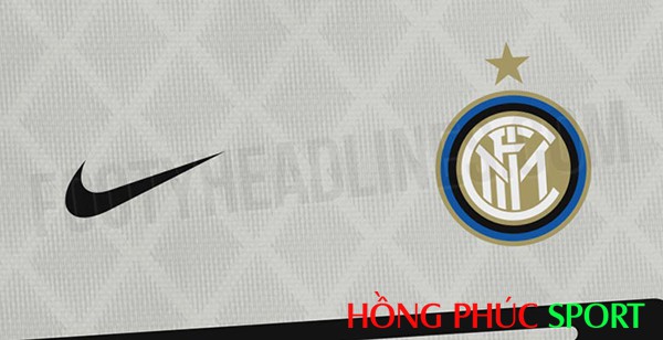 Logo Nike và biểu tượng CLB Logo Nike, biểu tượng CLB và thương hiệu nhà tài trợ trên ngực áo đấu Inter Milan 2018 2019 sân khách 