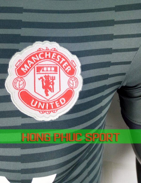 Logo áo training Man United 2018 2019 màu xám