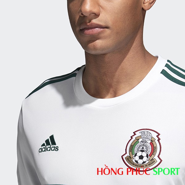 Logo Adidas và huy hiệu Mexico trên ngực áo