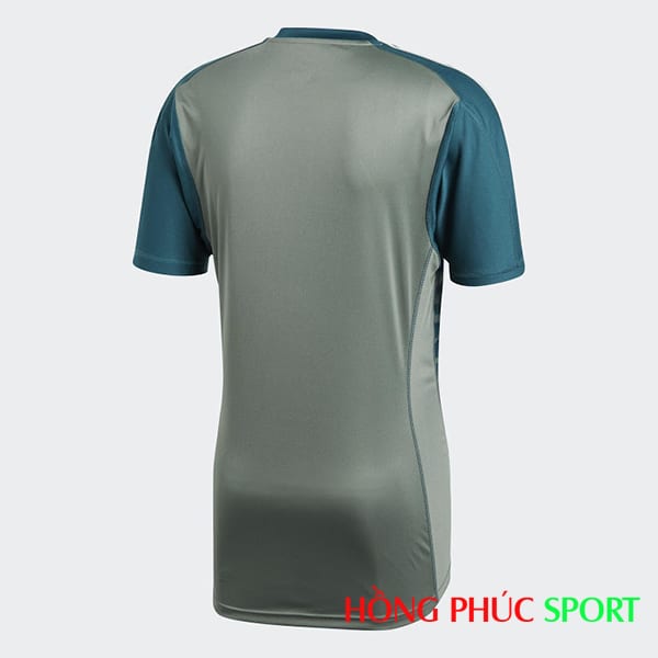 Áo đấu thủ môn đội tuyển Nga (phía lưng áo)