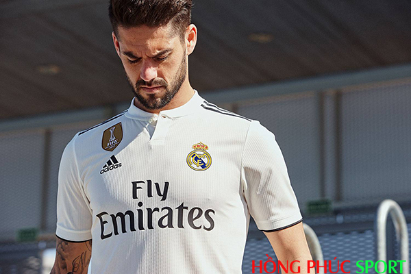 Tiền vệ Isco trong áo đấu sân nhà của Real Tiền vệ Isco trong áo đấu sân nhà của Real