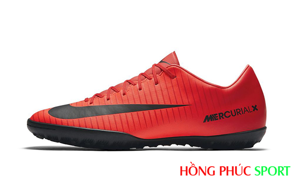 Giày Nike Mercurial đinh dăm TF chuẩn có mũi giày thon gọn chúi xuống hỗ trợ xúc bóng