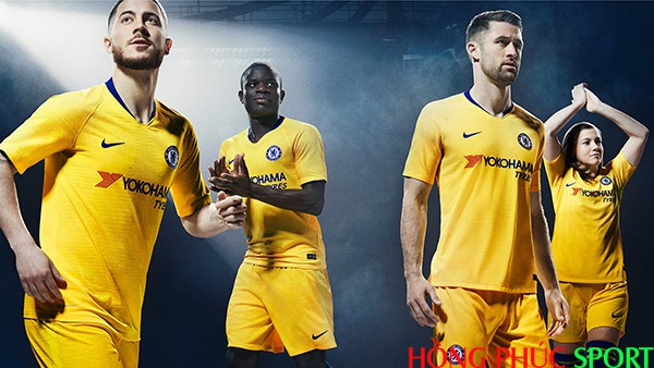 Các cầu thủ trong lễ công bố áo đấu Chelsea sân khách mùa giải 2018 2019