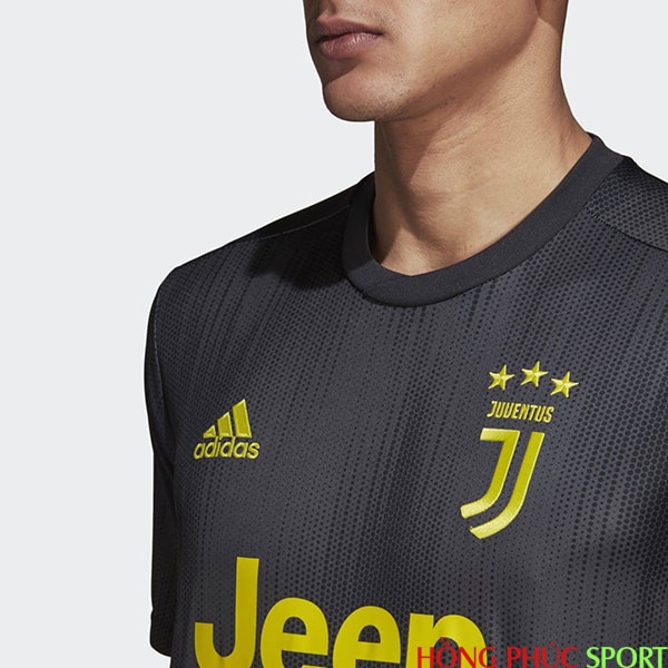 Ngực áo đấu Juventus thứ ba mùa giải 2018 2019