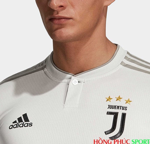 Ngực áo đấu Juventus sân khách mùa giải 2018 2019
