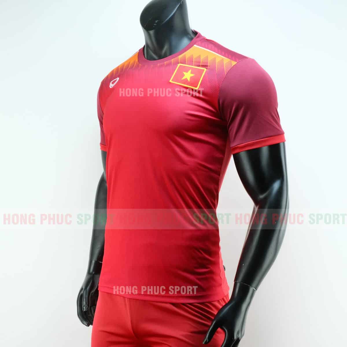 ÁO BÓNG ĐÁ ĐỘI TUYỂN VIỆT NAM 2019 MÀU ĐỎ ÁO BÓNG ĐÁ ĐỘI TUYỂN VIỆT NAM 2019 MÀU ĐỎ