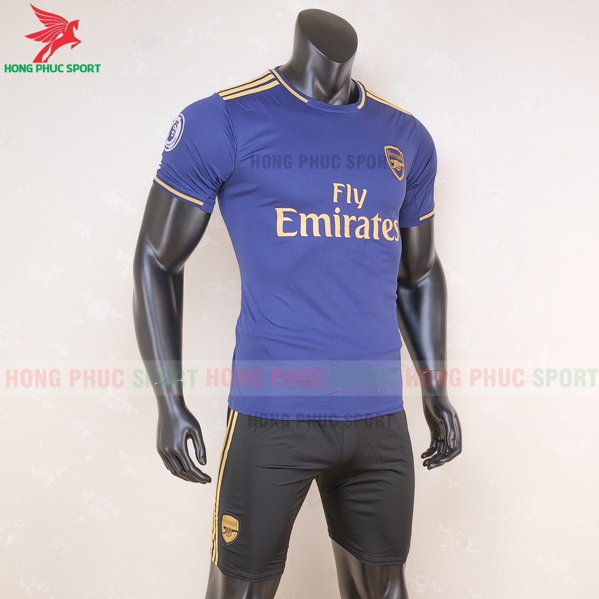 Áo bóng đá Arsenal 2019 2020 mẫu thứ 3 (phải)