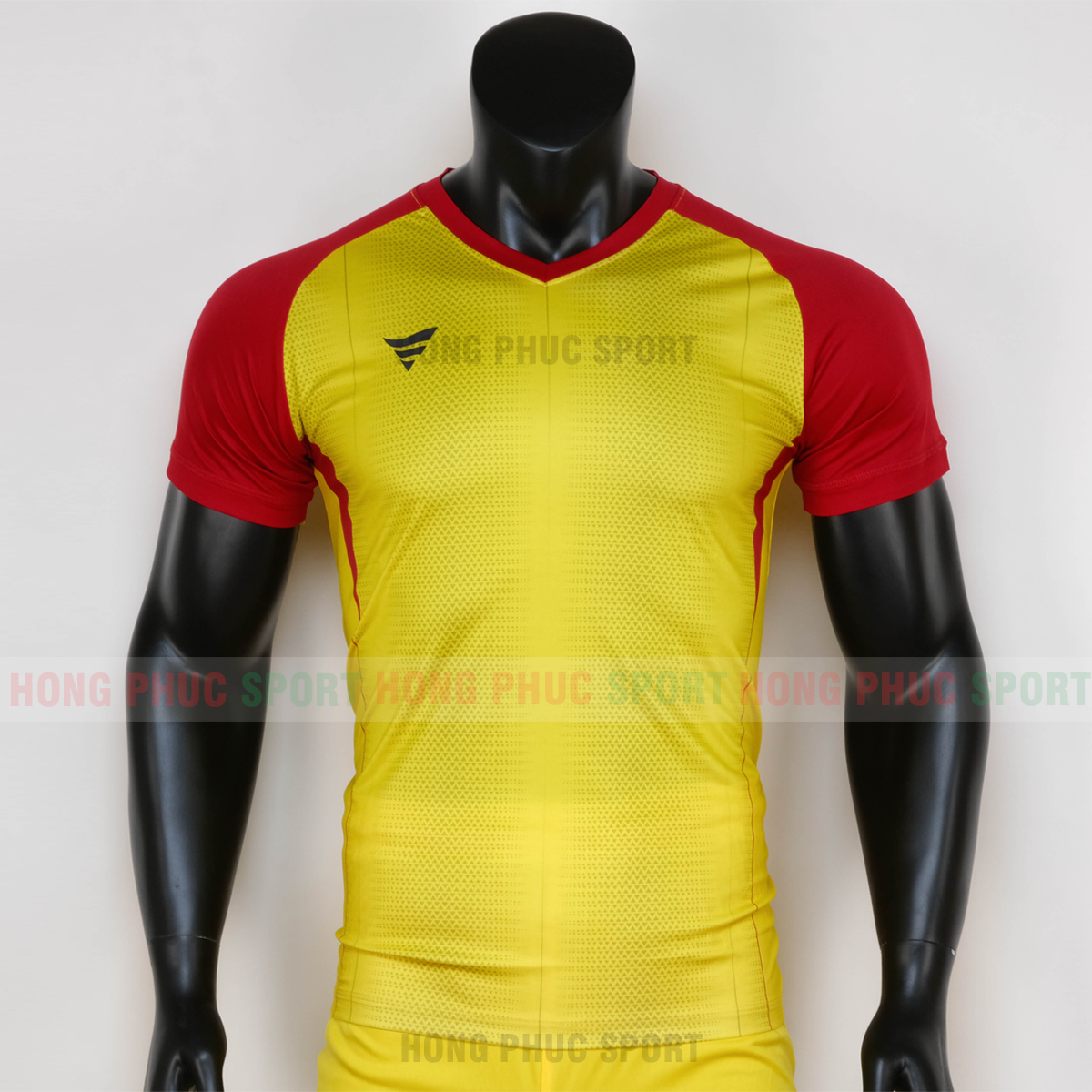 ao-bong-da-khong-logo-winroad-2020-mau-vang-2