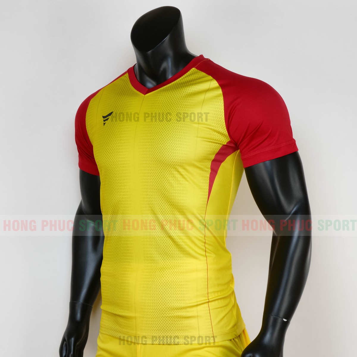 ao-bong-da-khong-logo-winroad-2020-mau-vang-3