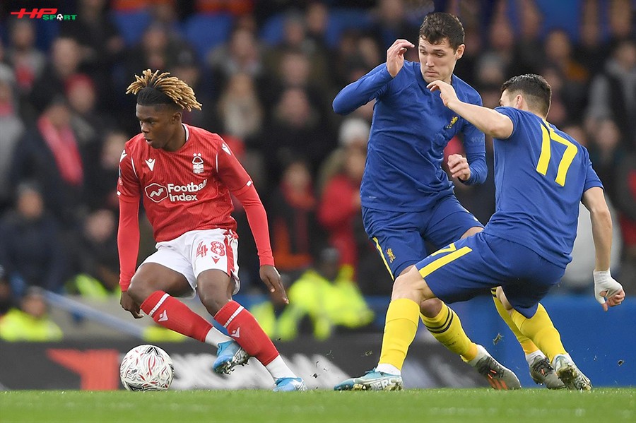 Mẫu áo bóng đá Chelsea 2020 trong trận gặp Nottingham Forest