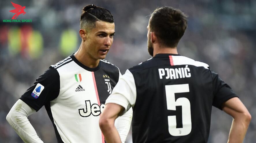 Ronaldo luôn là nguồn cảm hứng cho các thiết kế áo đấu đẹp Ronaldo luôn là nguồn cảm hứng cho các thiết kế áo đấu đẹp