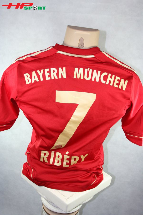 Áo Bayern Munich 120 năm ra mắt ngày 08/03