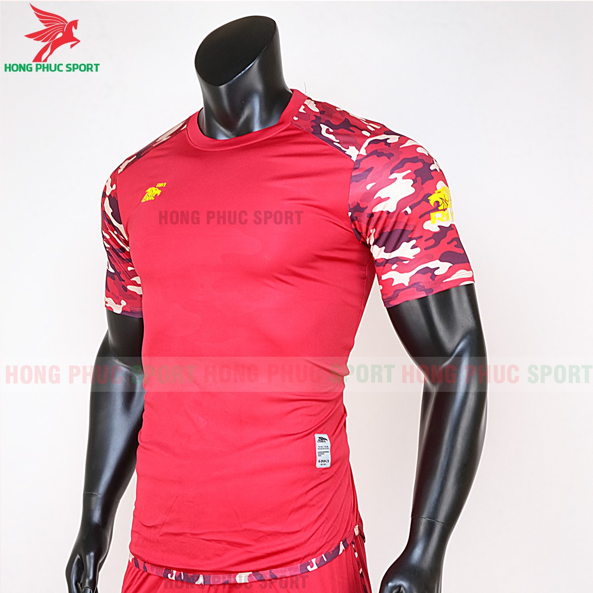 Áo bóng đá không logo Riki camor màu đỏ 3