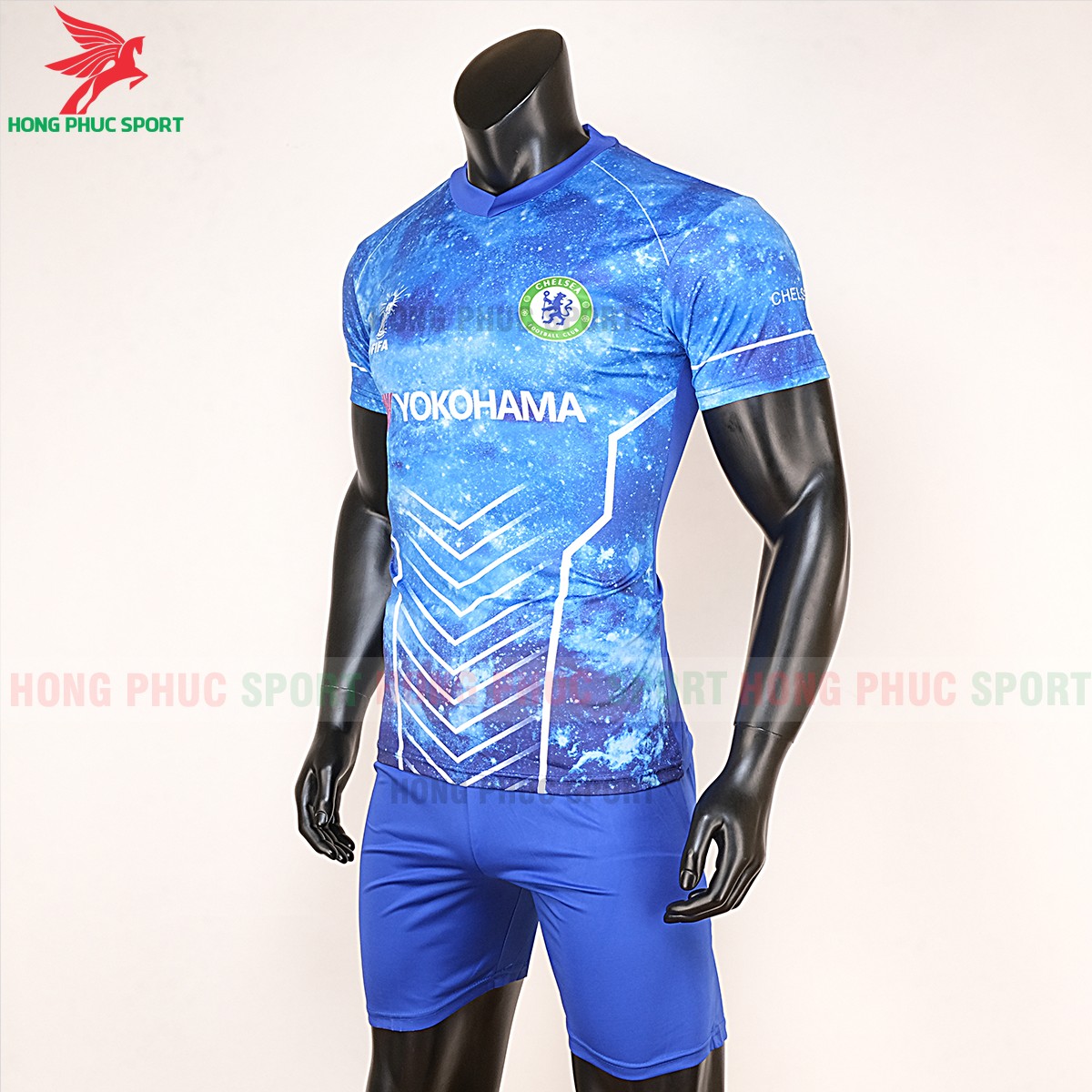 Mẫu áo bóng đá Chelsea 2020 màu xanh dương phiên bản dải ngân hà (trái) Mẫu áo bóng đá Chelsea 2020 màu xanh dương phiên bản dải ngân hà (trái)