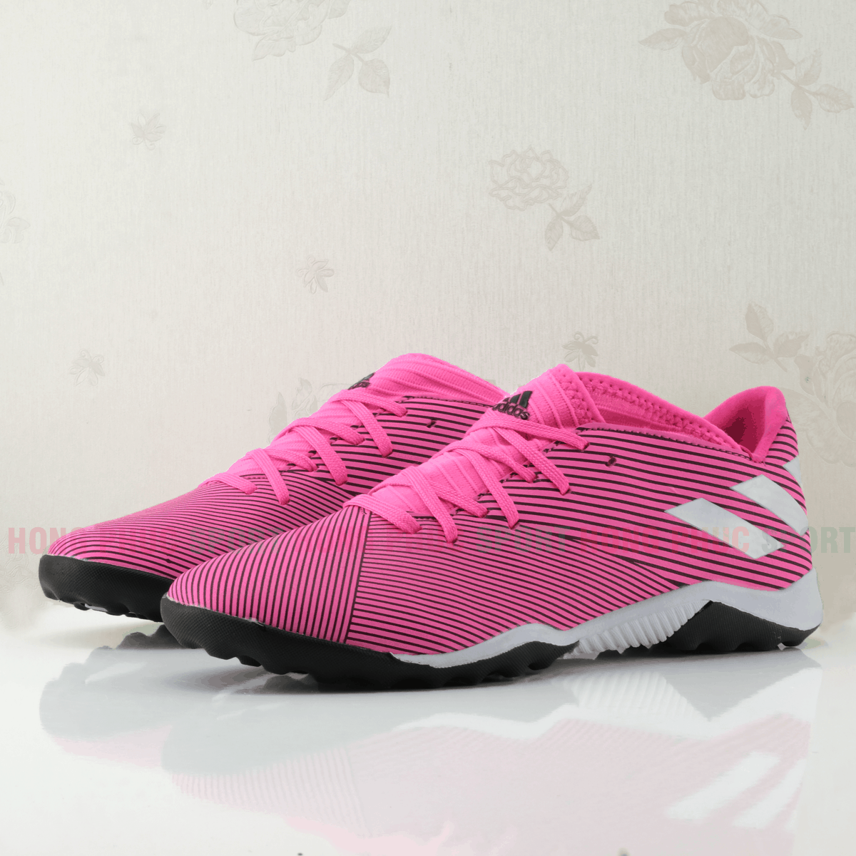 giày nemeziz 19.3 đế TF màu hồng cổ lửng giày nemeziz 19.3 đế TF màu hồng cổ lửng