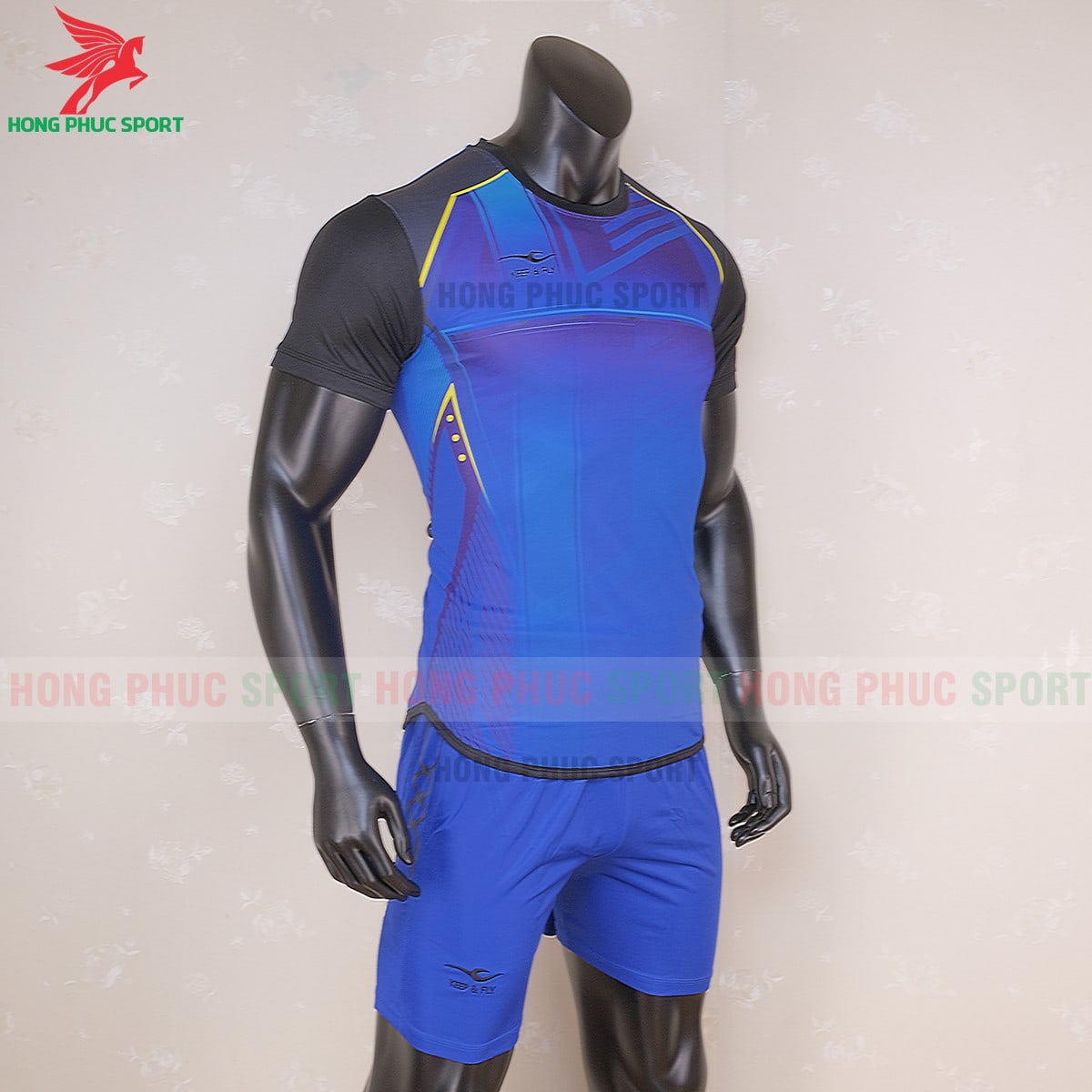 Áo không logo Keep & Fly Warrior màu xanh đậm (phải) Áo không logo Keep & Fly Warrior màu xanh đậm (phải)