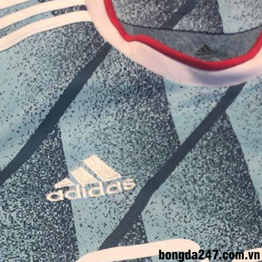 Logo nhà tài trợ áo đấu Adidas màu trắng