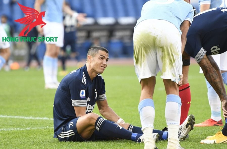 cristiano-ronaldo-gap-chan-thuong-trong-tran-dau-voi-Lazio