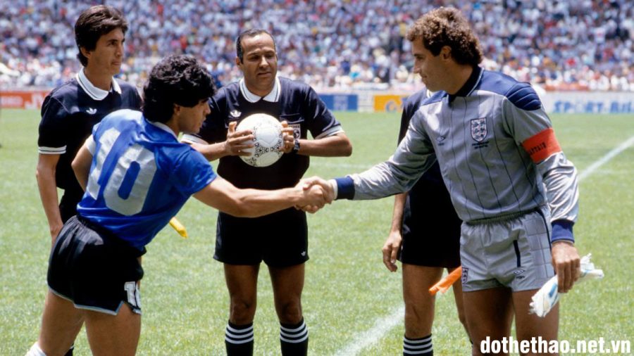 Peter-Shilton-Diego-Maradona-can-phai-noi-loi-xin-loi