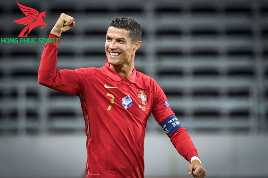 Ronaldo-co-ban-thang-thu-100-cho-tuyen-Bo-Dao-Nha