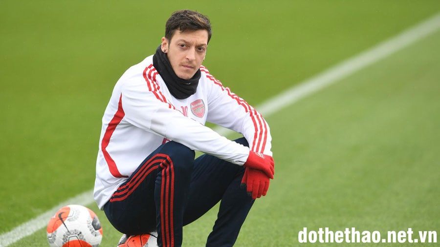 Mesut-Ozil-dam-phan-de-chuyen-sang-DC-United