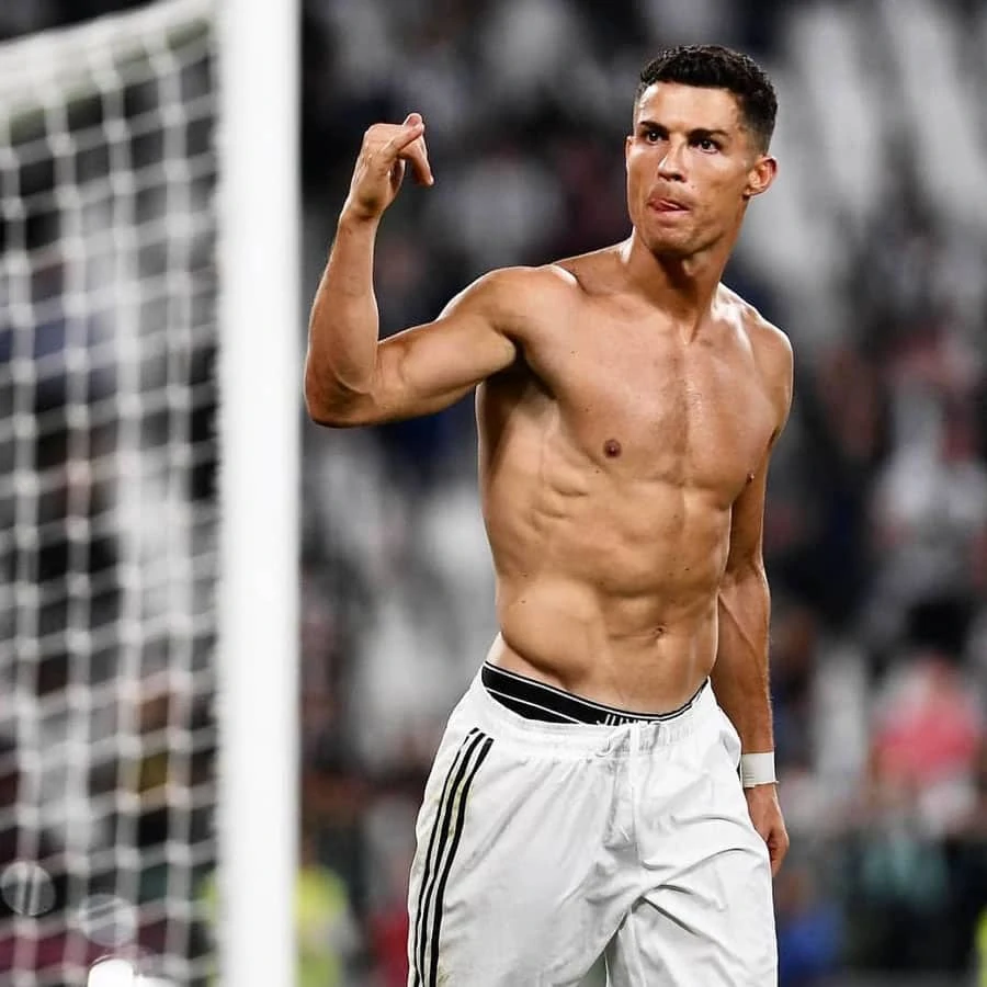 Sốc với hình xăm của fan cuồng Ronaldo  Báo Người lao động