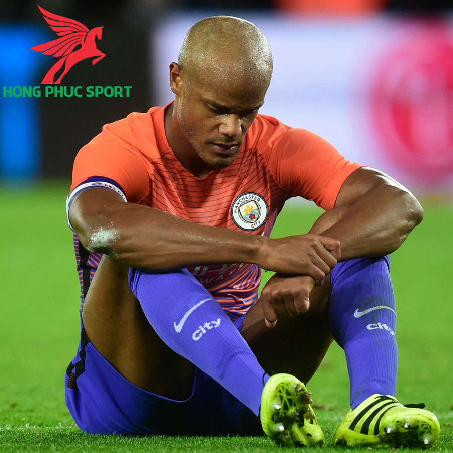 Vincent-Kompany-bo-lo-130-tran-dau-vi-chan-thuong