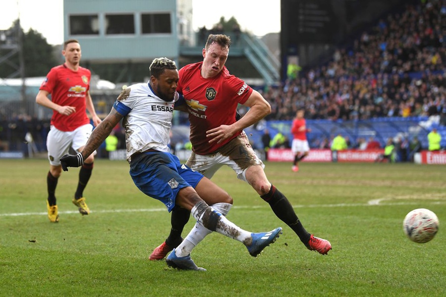 phil-jones-tro-lai-thi-dau-man-utd-1