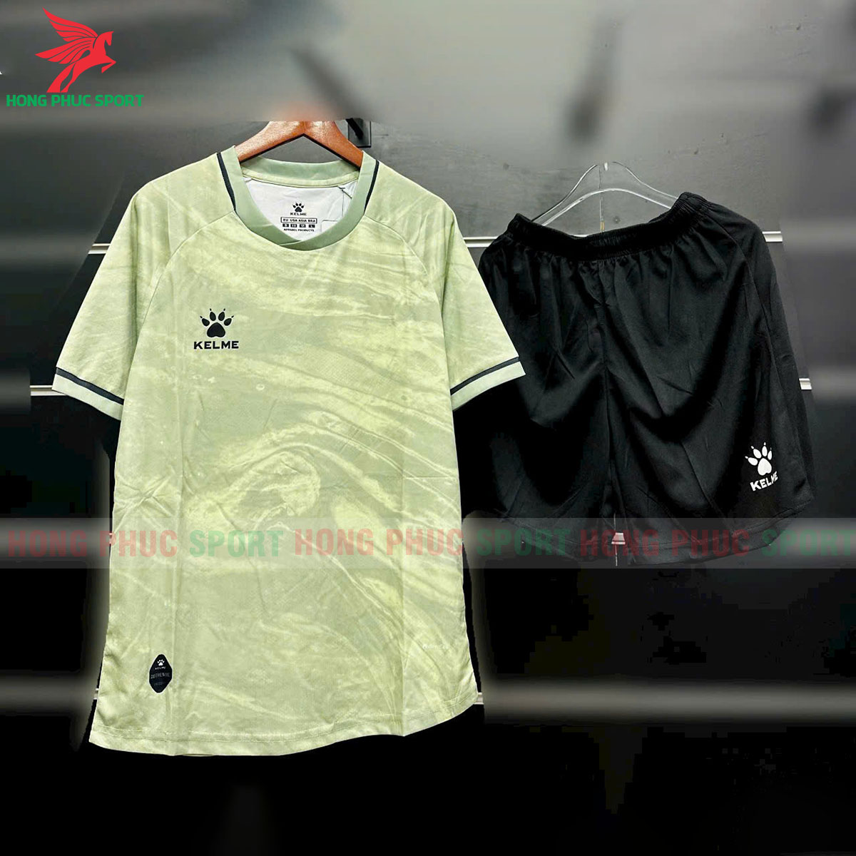 bo-quan-ao-bong-da-kelme-smoky-ma-8451zb1250-co-tron-mau-be