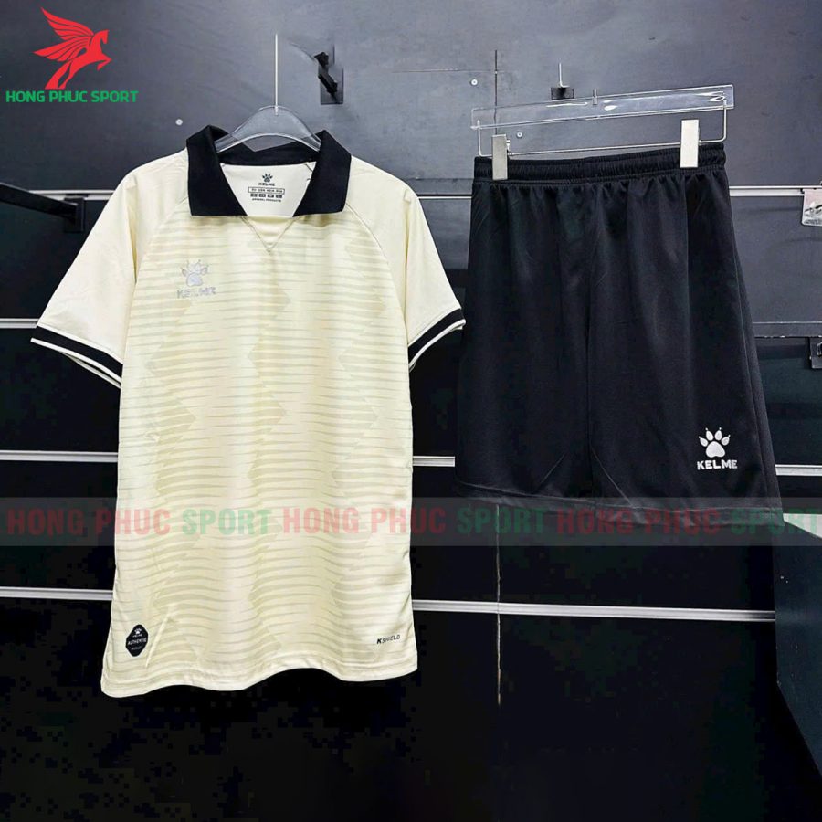 bo-quan-ao-bong-da-kelme-skirk-8451ZB1249-mau-be