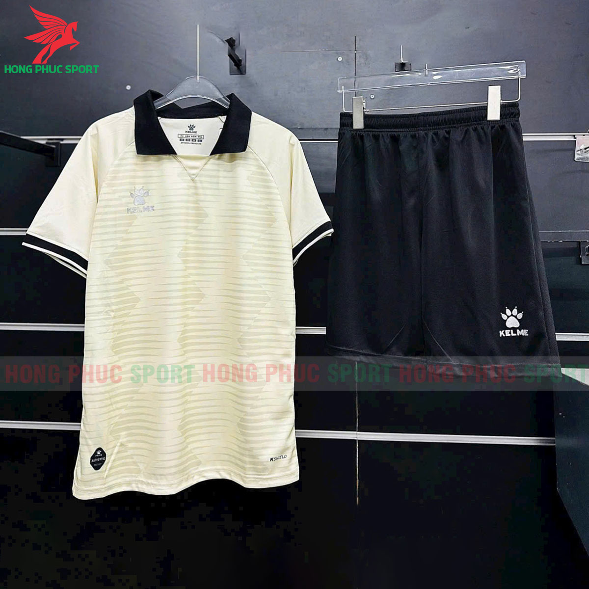 bo-quan-ao-bong-da-kelme-skirk-8451ZB1249-mau-be