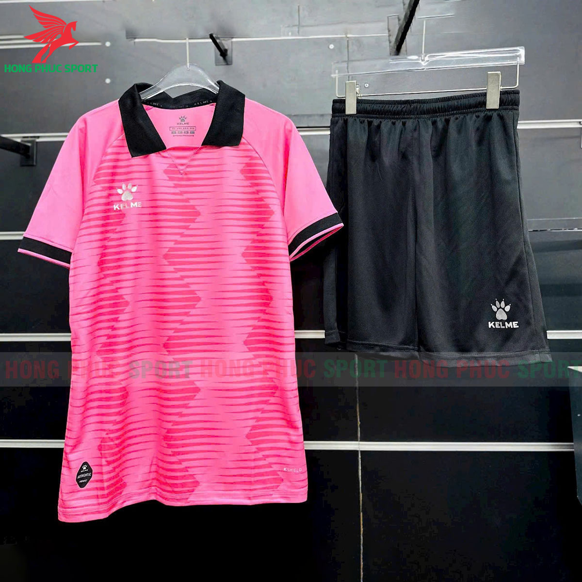 bo-quan-ao-bong-da-kelme-skirk-8451ZB1249-mau-hong