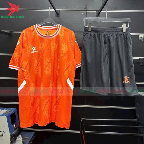 bo-quan-ao-bong-da-kelme-8251ZB1007-mau-cam