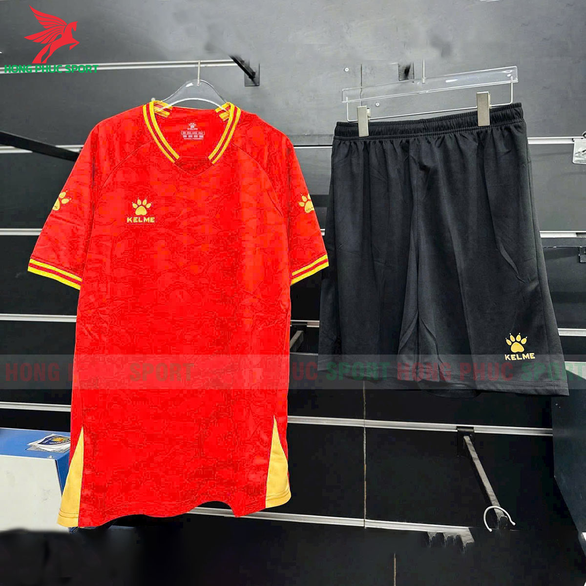 bo-quan-ao-bong-da-kelme-gangu-8451ZB1253-mau-do