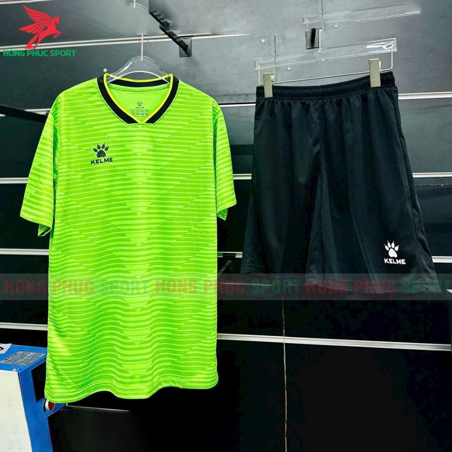 bo-quan-ao-bong-da-kelme-multiarrow-8451zb1247-mau-xanh-chuoi