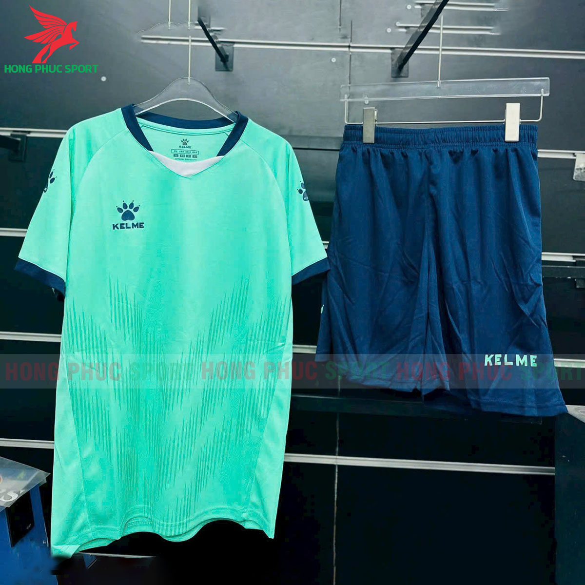 bo-quan-ao-bong-da-kelme-wave power 3801096-mau-xanh-ngoc