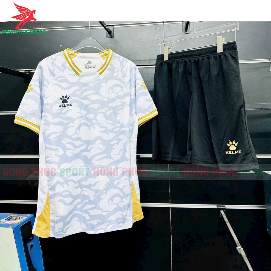 bo-quan-ao-bong-da-kelme-gangu-8451ZB1253-mau-trang