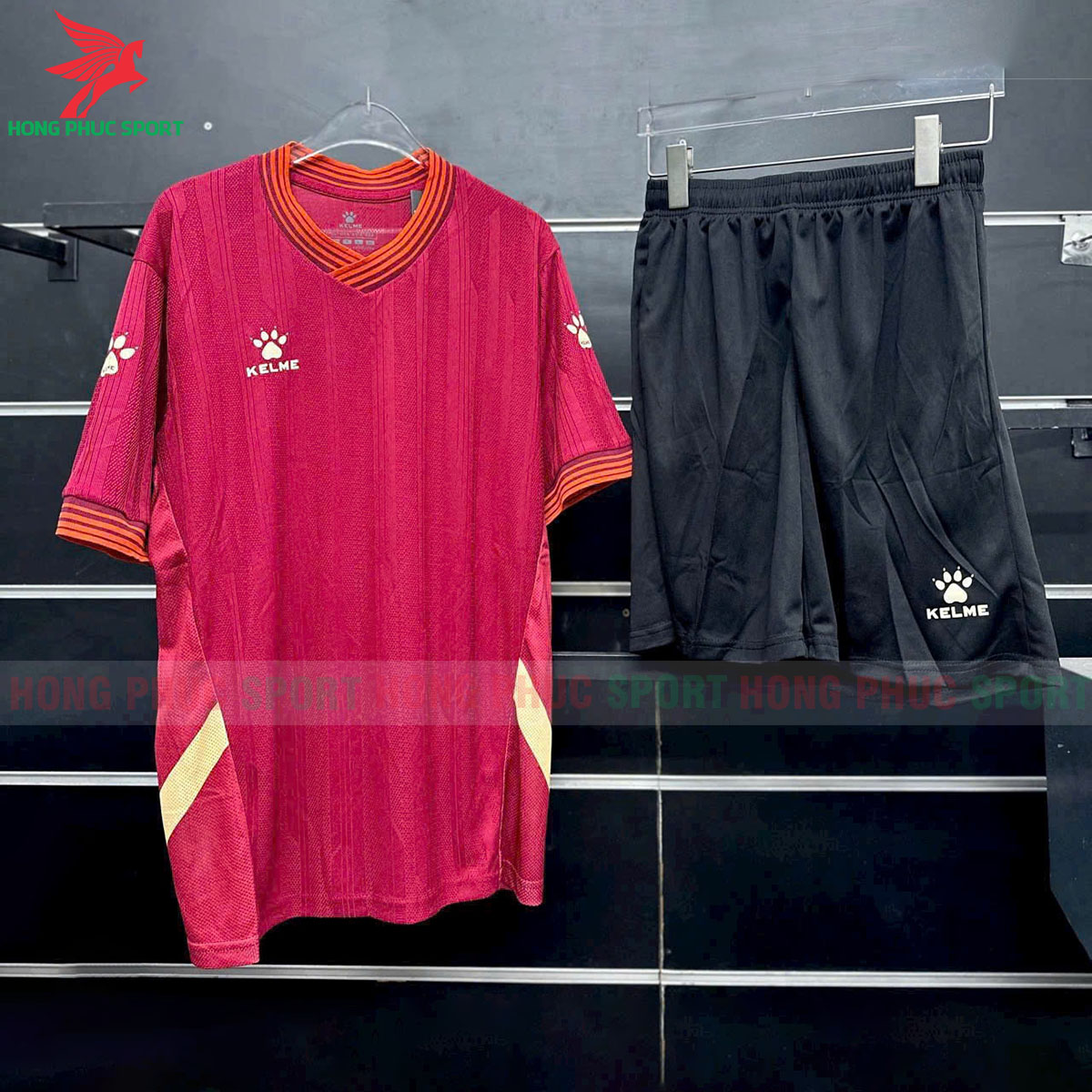 bo-quan-ao-bong-da-kelme-bo-quan-ao-bong-da-kelme-8351ZB1082-mau-trang-mau-do