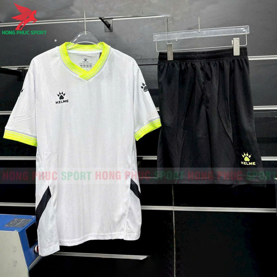 bo-quan-ao-bong-da-kelme-8351ZB1082-mau-trang