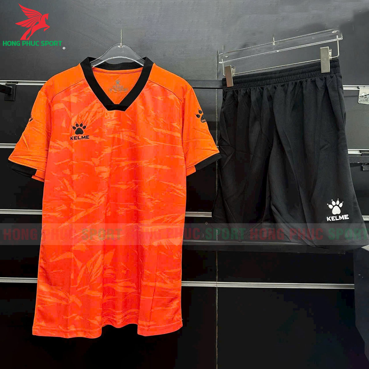 bo-quan-ao-bong-da-kelme-natlan-8151zb1003-cam