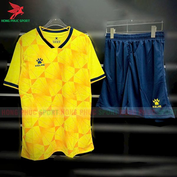 bo-quan-ao-bong-da-kelme-diamon-8551zb11082-mau-vang